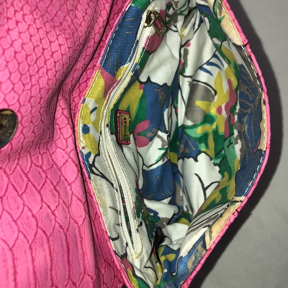 Guess flap over snap button cross body vegan purse - Picture 3 of 4